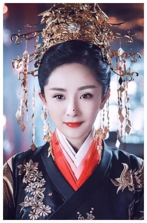 女明星古风嫁衣杨紫,演绎古典美人风华绝代