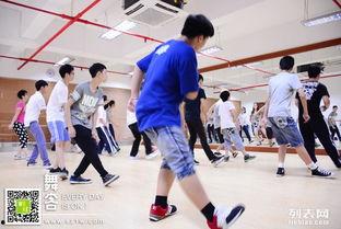 深圳网红街舞服销售,街头潮流风尚引领时尚潮流