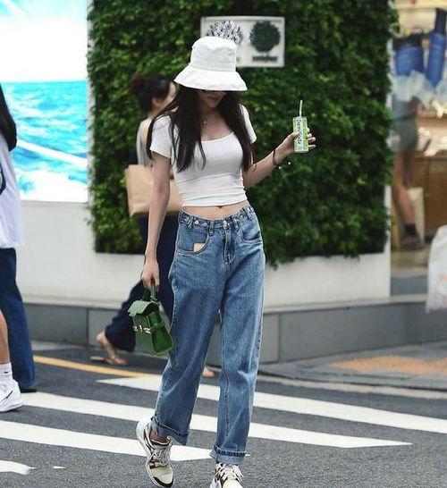 国内街拍网红,揭秘国内街拍网红的潮流魅力