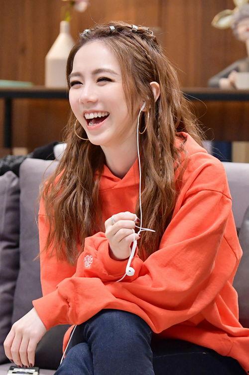 吃瓜美国女孩,揭秘美国年轻人的娱乐态度与社交现象