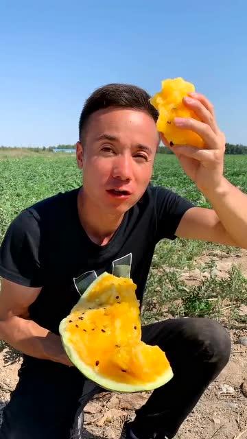 被拍到吃瓜的样子,揭秘明星被拍吃瓜瞬间