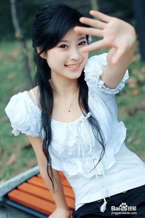 广西网红校花吃瓜事件,校园事件引发网络热议”