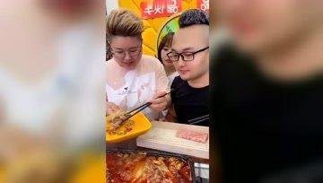 娱乐吃瓜酱外卖,带你尝鲜网红美食，轻松享受美食盛宴